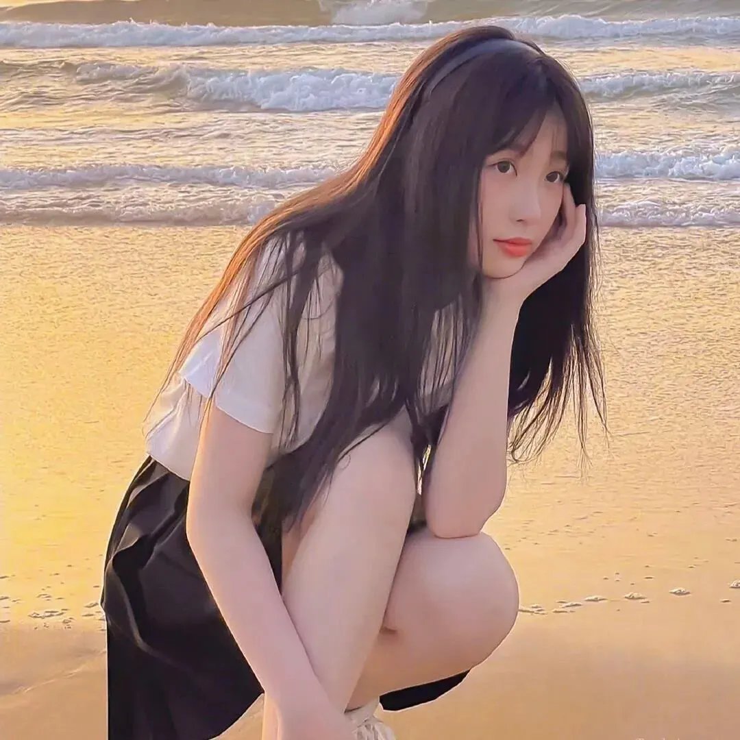 草莓月亮海报